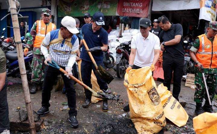 Kolaborasi Wujudkan ASRI, Kemen LH- Pemkot Tangerang dan TNI-Polri Gelar Aksi Bersih Massal