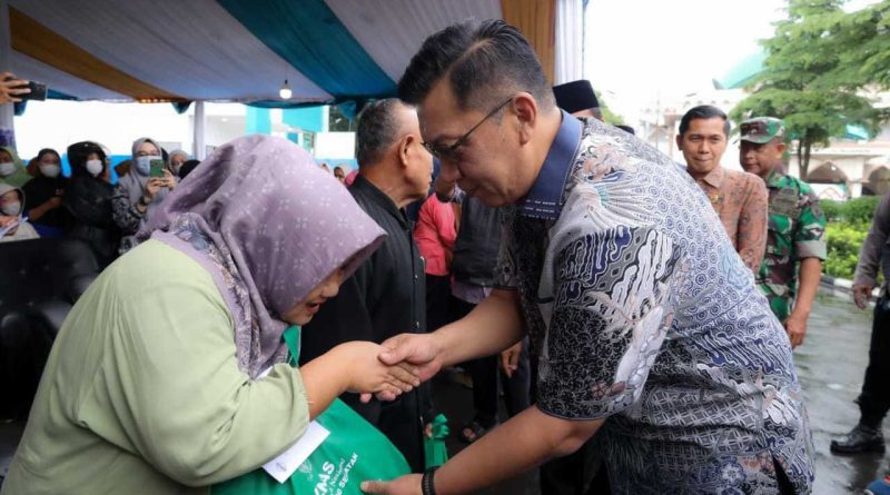 Sekda Tangsel Buka Bazar Ramadan di Pamulang, Fasilitasi Masyarakat Berburu Sembako Murah