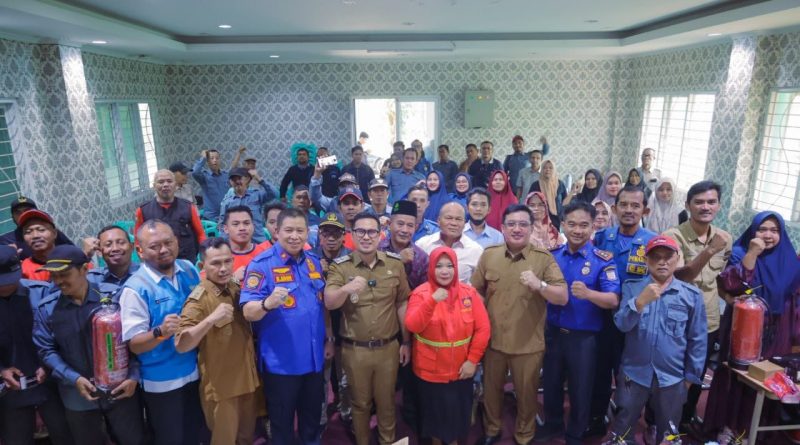 Pilar Serahkan Bantuan Peralatan untuk Redkar, Perkuat Kesiapsiagaan Kebakaran di Tangsel