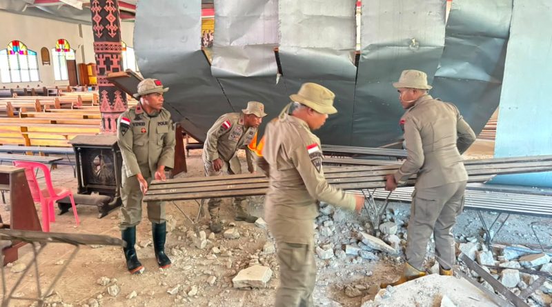 Gempa M 7,7 Guncang NTT, Satbrimob Polda NTT Gerak Cepat Evakuasi Korban dan Buka Akses