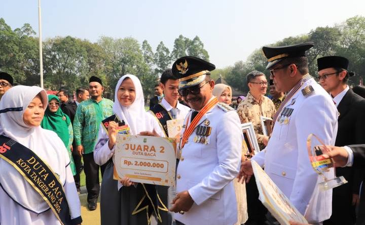 Gelorakan Literasi Membaca, Duta Baca Kota Tangerang Terima Penghargaan di Hari Kemerdekaan