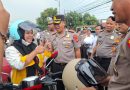 Sentuhan Humanis Kapolres Serang di Polsek Cikande: Bagikan Sembako dan Helm Gratis untuk Warga